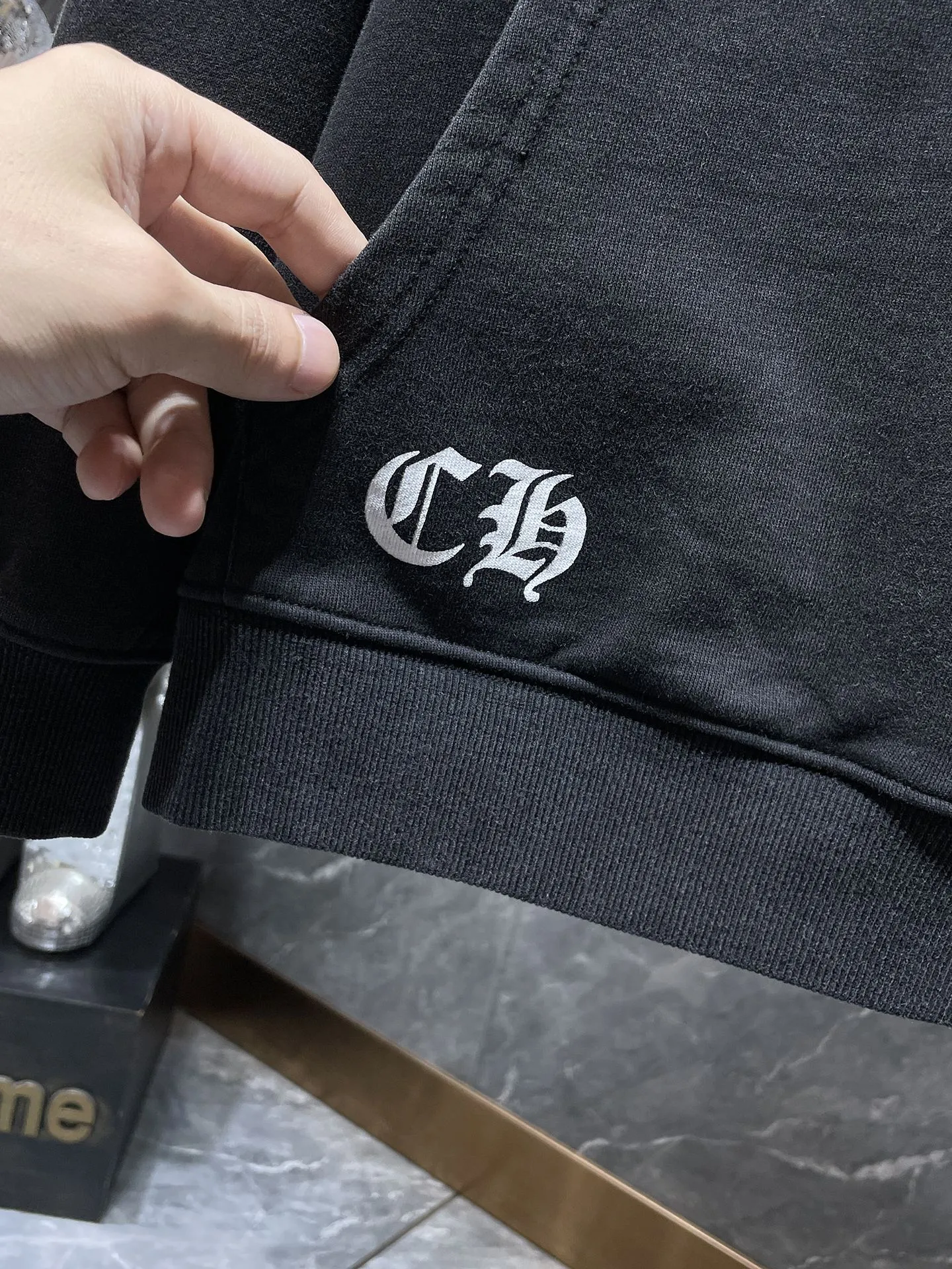 P296 Chrome Hearts Autumn and Winter 2025 Counter Synchronization❤️ Heavy Industry Washable Style! ! Heavy-duty hot-drilled horseshoe Sanskrit letter cross hooded sweatshirt. Improved customized version of 1:1 high-gram weight high-quality fabric. Recommended color: black. Size: S, M, L, XL